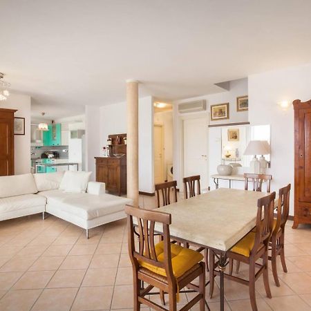 Regina Gardesana Villa Bagian luar foto