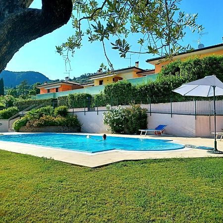 Regina Gardesana Villa Bagian luar foto