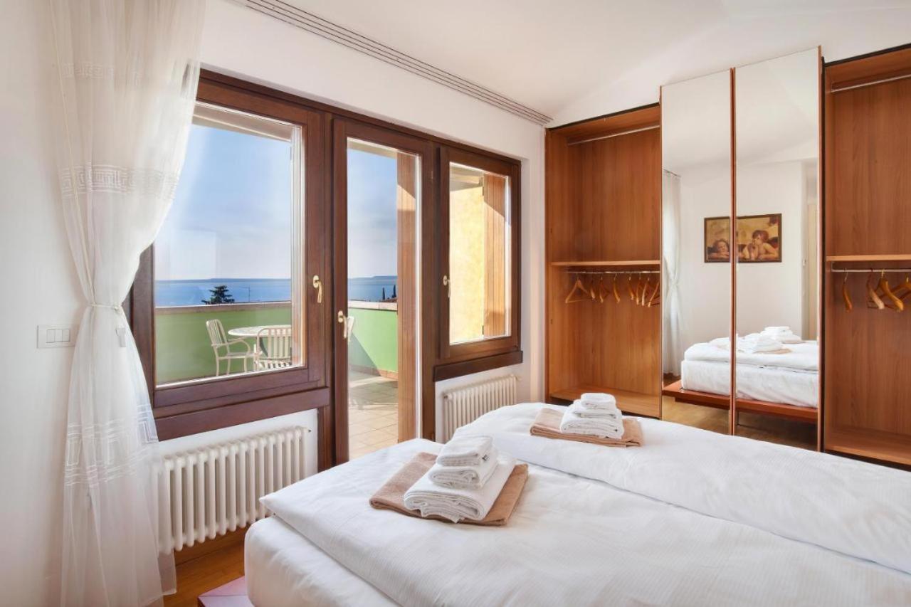 Regina Gardesana Villa Bagian luar foto