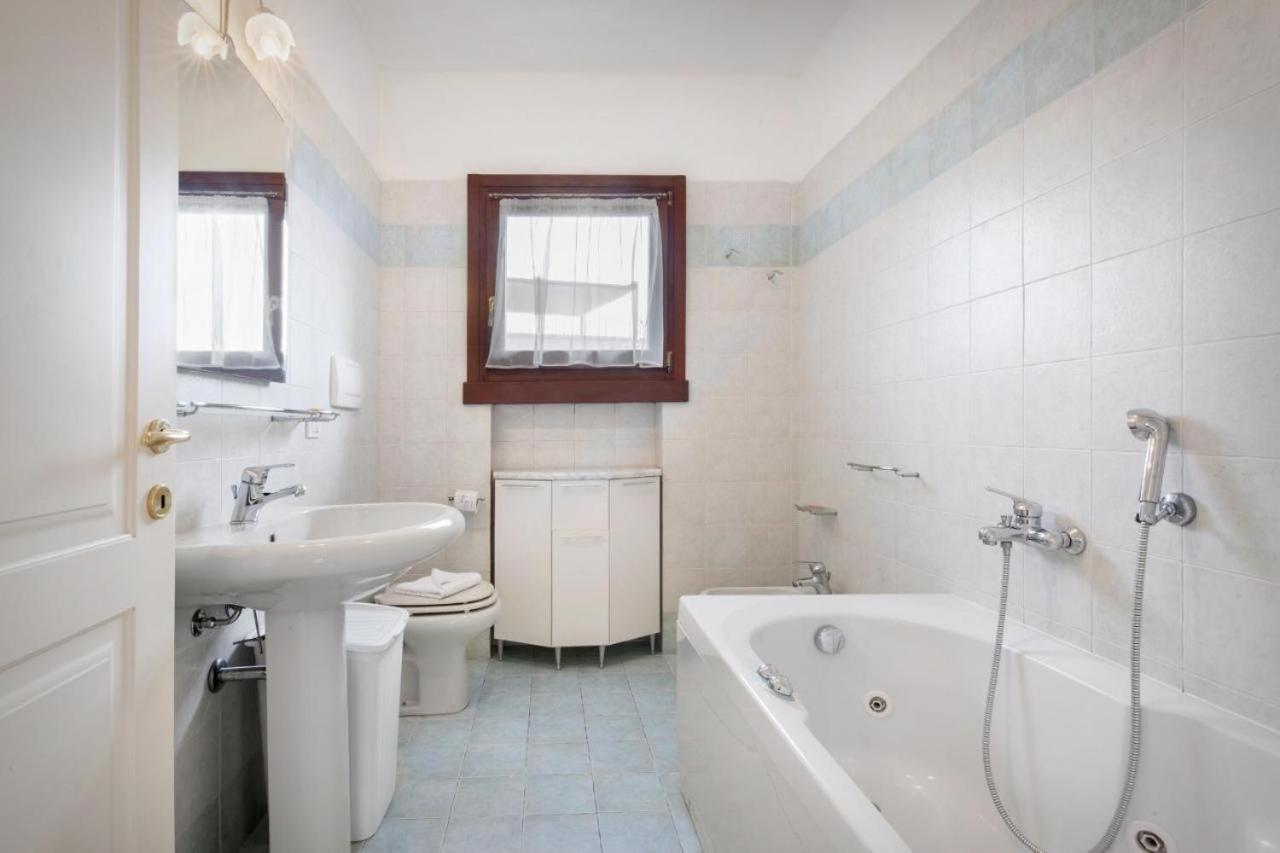 Regina Gardesana Villa Bagian luar foto