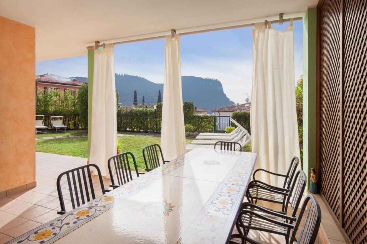 Regina Gardesana Villa Bagian luar foto