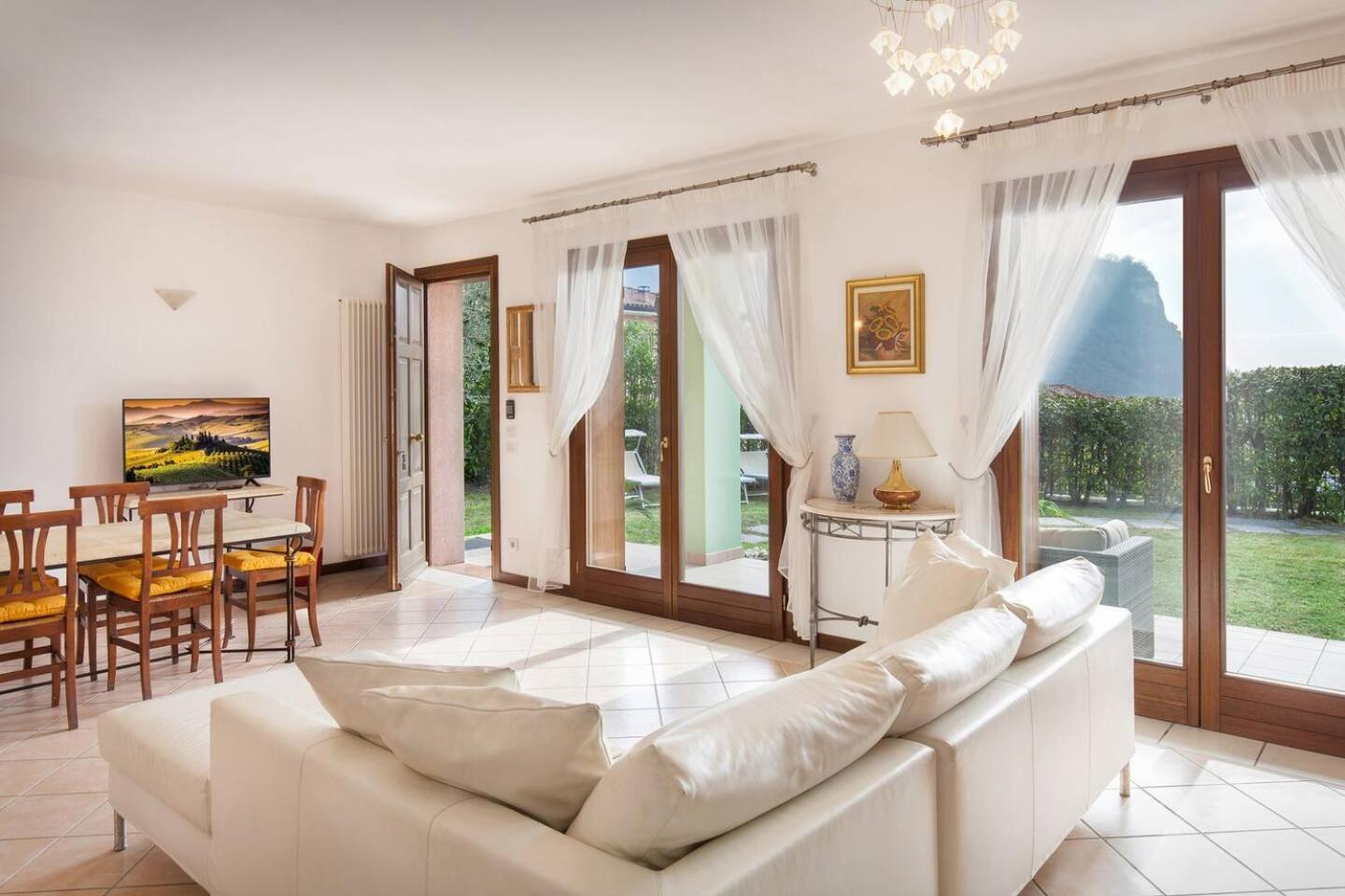 Regina Gardesana Villa Bagian luar foto