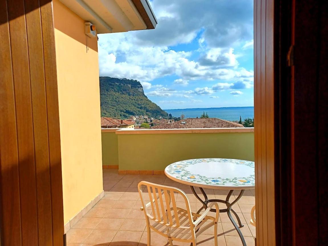 Regina Gardesana Villa Bagian luar foto