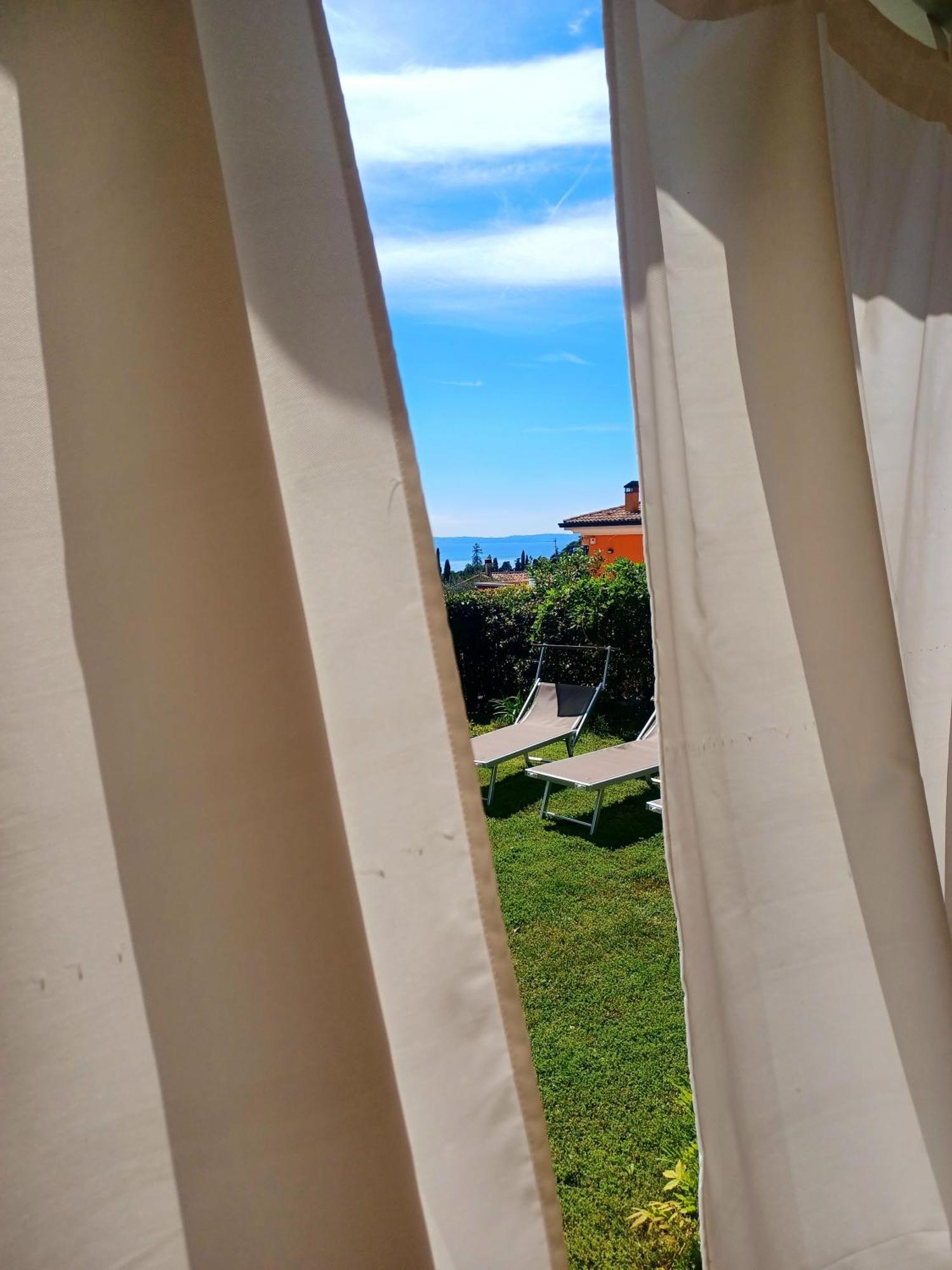 Regina Gardesana Villa Bagian luar foto