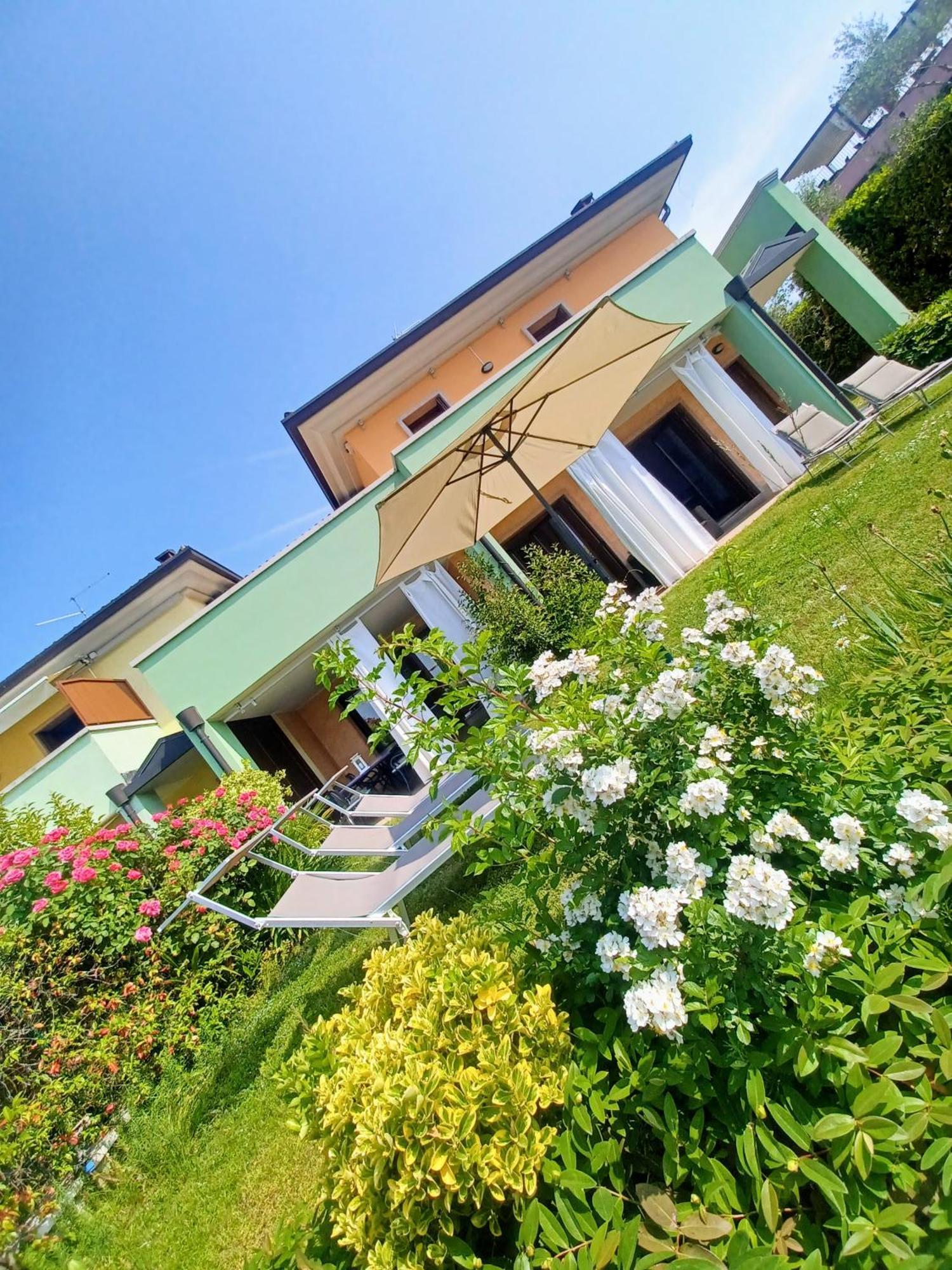 Regina Gardesana Villa Bagian luar foto